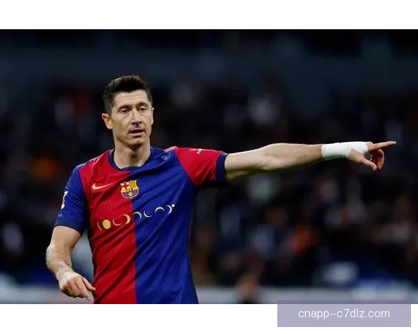 巴萨不强送莱万留队降薪改定位 巴萨不强送莱万留队降薪改定位